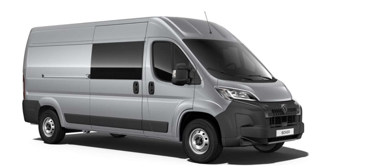 Вантажно-пасажирський фургон Peugeot Boxer білого кольору