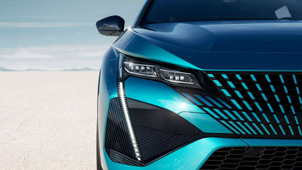 Peugeot 408 спереду крупним планом