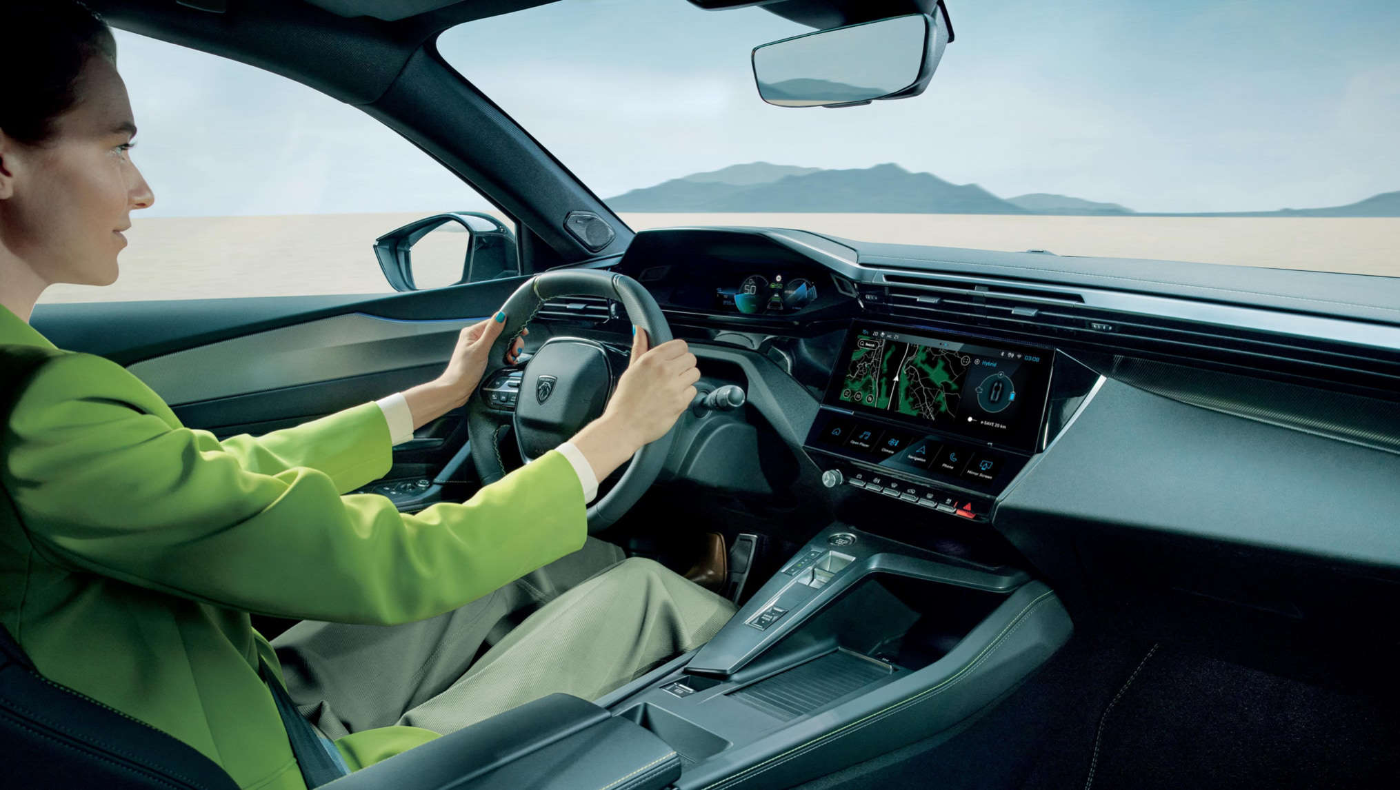 Салон Peugeot 408, жінка за кермом